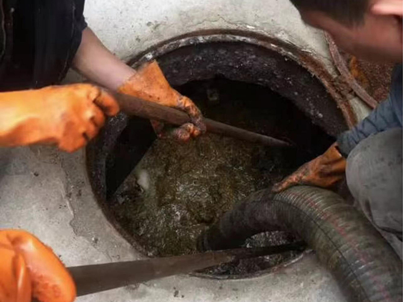 北流清理化粪池时如何避免沼气的危害?